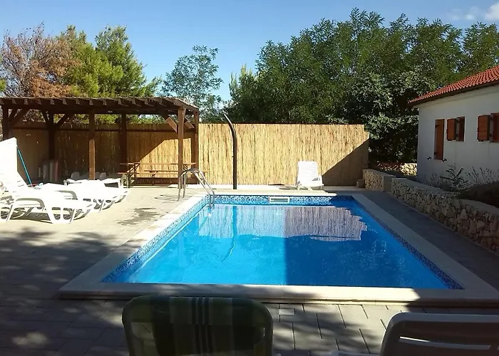 Family-friendly With Swimming Pool - Lozice, - 13569 * Vir