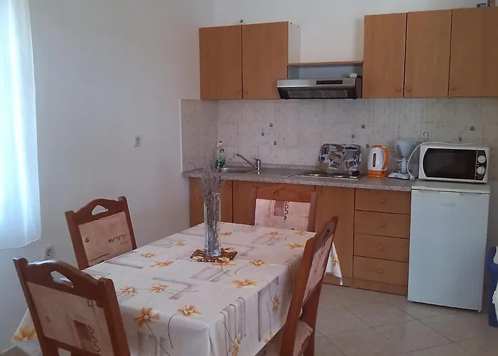 Family-friendly With Swimming Pool - Lozice, - 13569 *