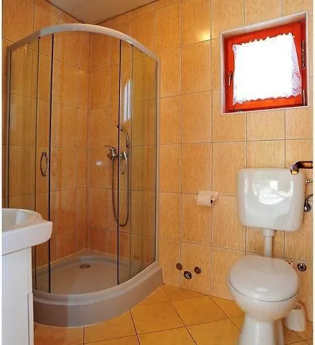Family-friendly With Swimming Pool - Lozice, - 13569 * Vir