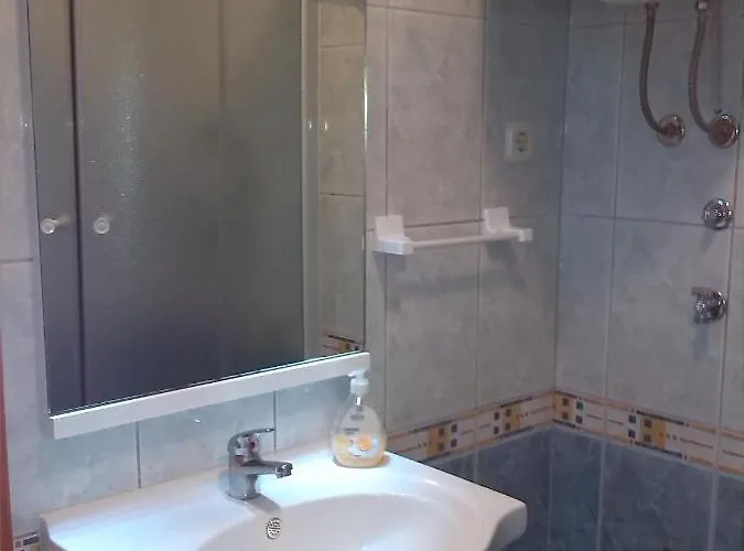 Family-friendly With Swimming Pool - Lozice, - 13569 *