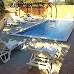 Family-friendly With Swimming Pool - Lozice, - 13569 *