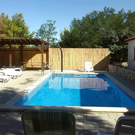 Family Friendly With A Swimming Pool - Lozice, - 13569 * Vir