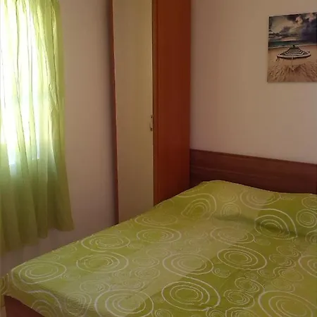 Apartment Family Friendly With A Swimming Pool - Lozice, - 13569 *