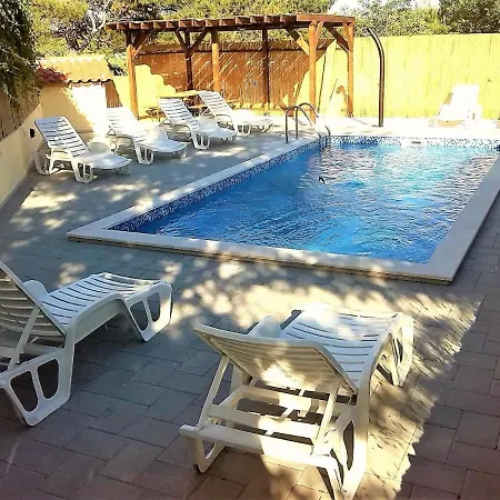 Family Friendly With A Swimming Pool - Lozice, - 13569 *