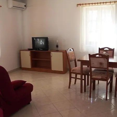 Family Friendly With A Swimming Pool - Lozice, - 13569 Apartment *