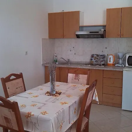 Family Friendly With A Swimming Pool - Lozice, - 13569 *