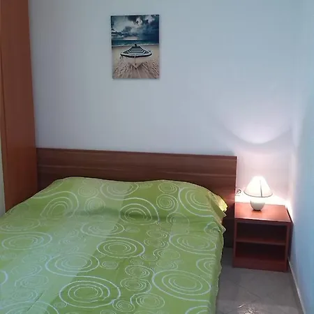 Apartment Family Friendly With A Swimming Pool - Lozice, - 13569