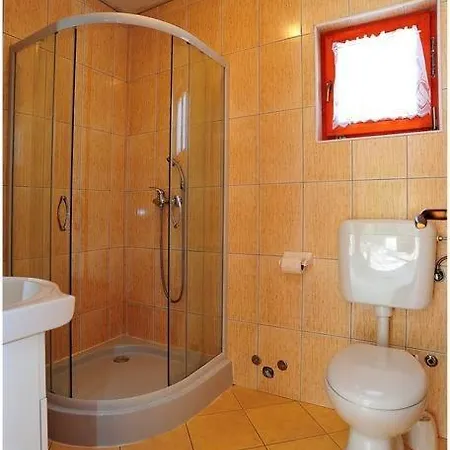 Family Friendly With A Swimming Pool - Lozice, - 13569 * Vir