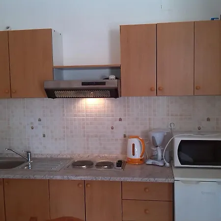 Apartment Family Friendly With A Swimming Pool - Lozice, - 13569