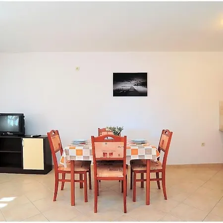 Apartment Family Friendly With A Swimming Pool - Lozice, - 13569 *
