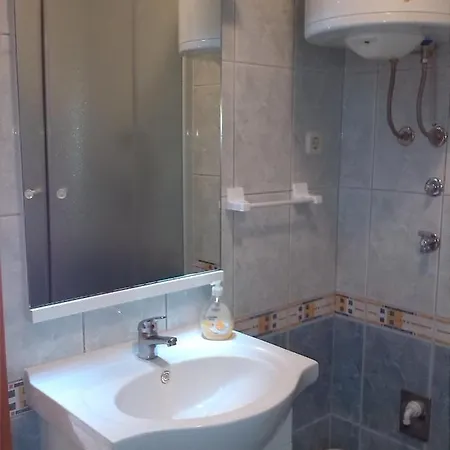 Family Friendly With A Swimming Pool - Lozice, - 13569 *