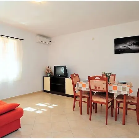 Family-friendly With Swimming Pool - Lozice, - 13569 * فير