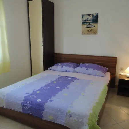 Apartment Family Friendly With A Swimming Pool - Lozice, - 13569 *