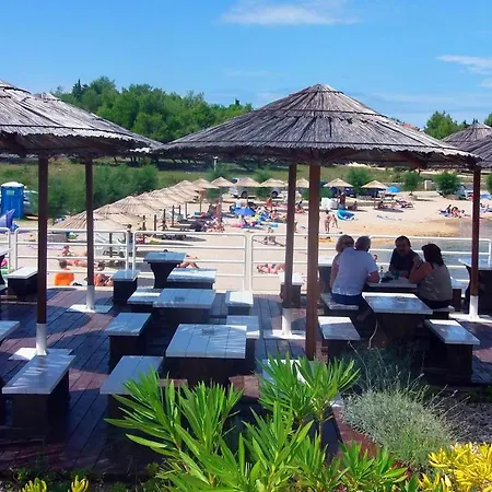 Family Friendly With A Swimming Pool - Lozice, - 13569 *
