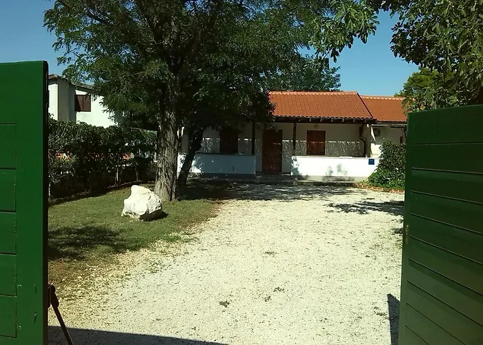 Family-friendly With Swimming Pool - Lozice, - 13569 *