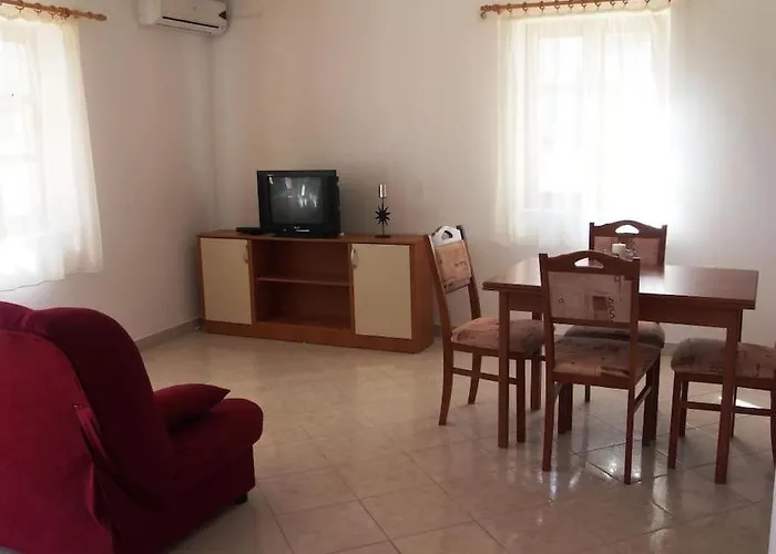 Family-friendly With Swimming Pool - Lozice, - 13569 Apartament *